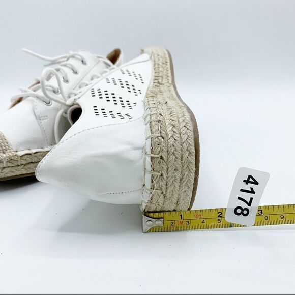 Journee Collection Womens Razili White‎ Faux Leather Espadrilles Shoes NWOB - Picture 10 of 12